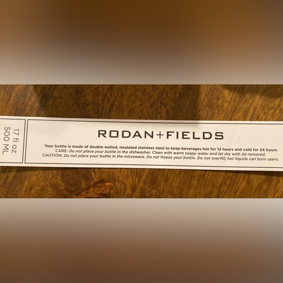 New In Box Rodan + Fields 17 oz Insulated Stainless Steel Beverage Bottle - Picture 3 of 3